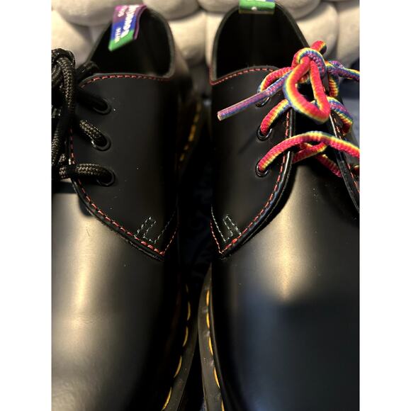 Dr Martens LGBTQ Pride Black Oxfords size 9/EU41 NWOT - Picture 4 of 7